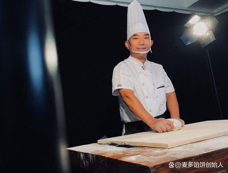 小时候吃的麦多馅饼，创始人老板是谁？(图1)